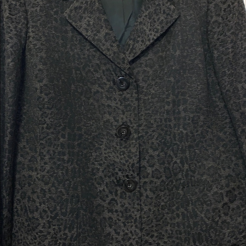 Clothes - Picture 3 of 9